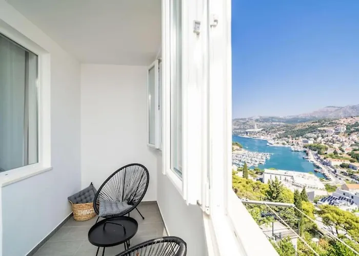 Apartment Petra & Iva *