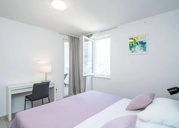 Petra & Iva Apartment